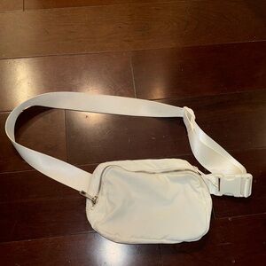 White belt bag / fanny pack